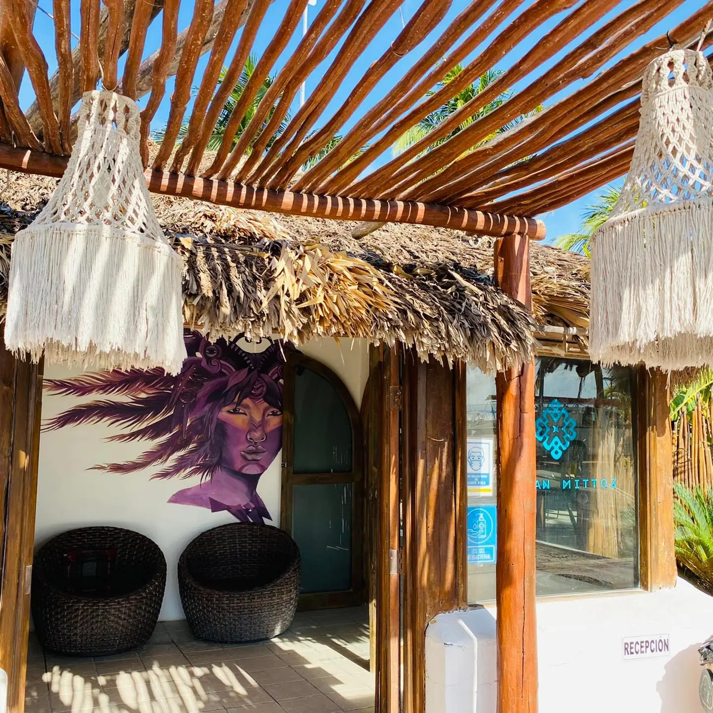 Mayan Mittoz, Lobby