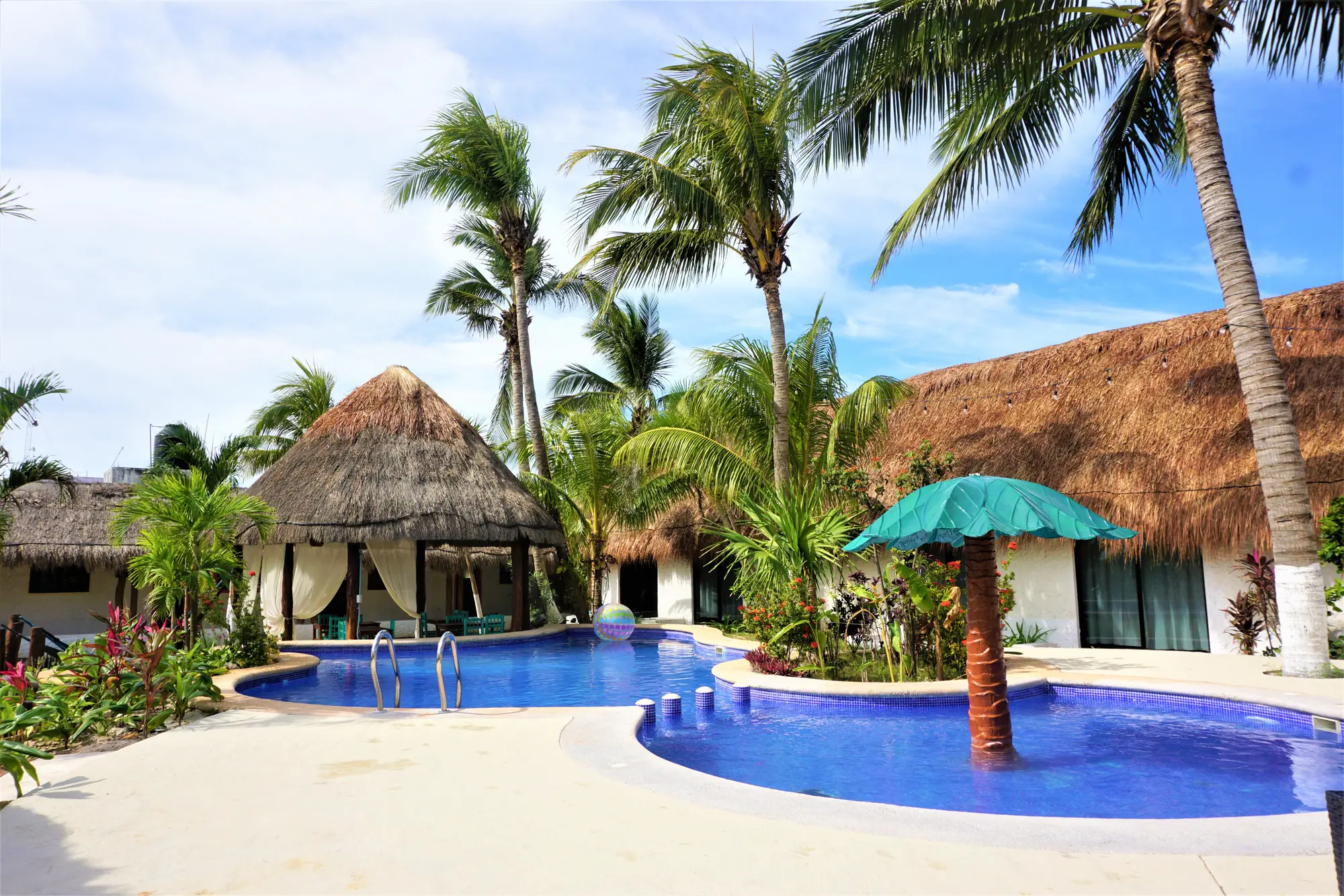 Mayan Mittoz, Pool