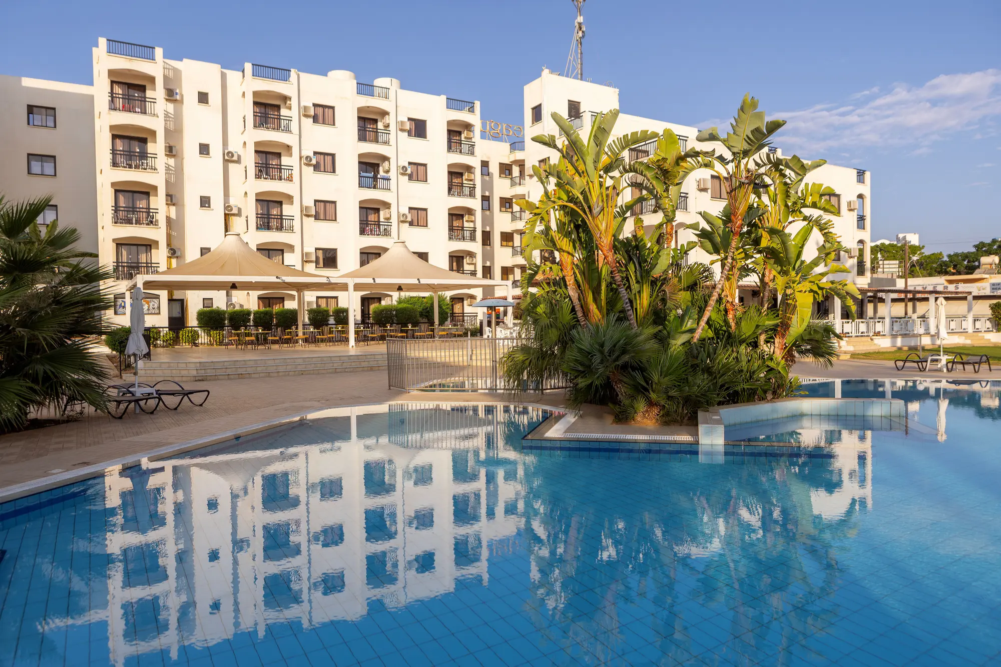 Seagull Hotel Apartments, Pool