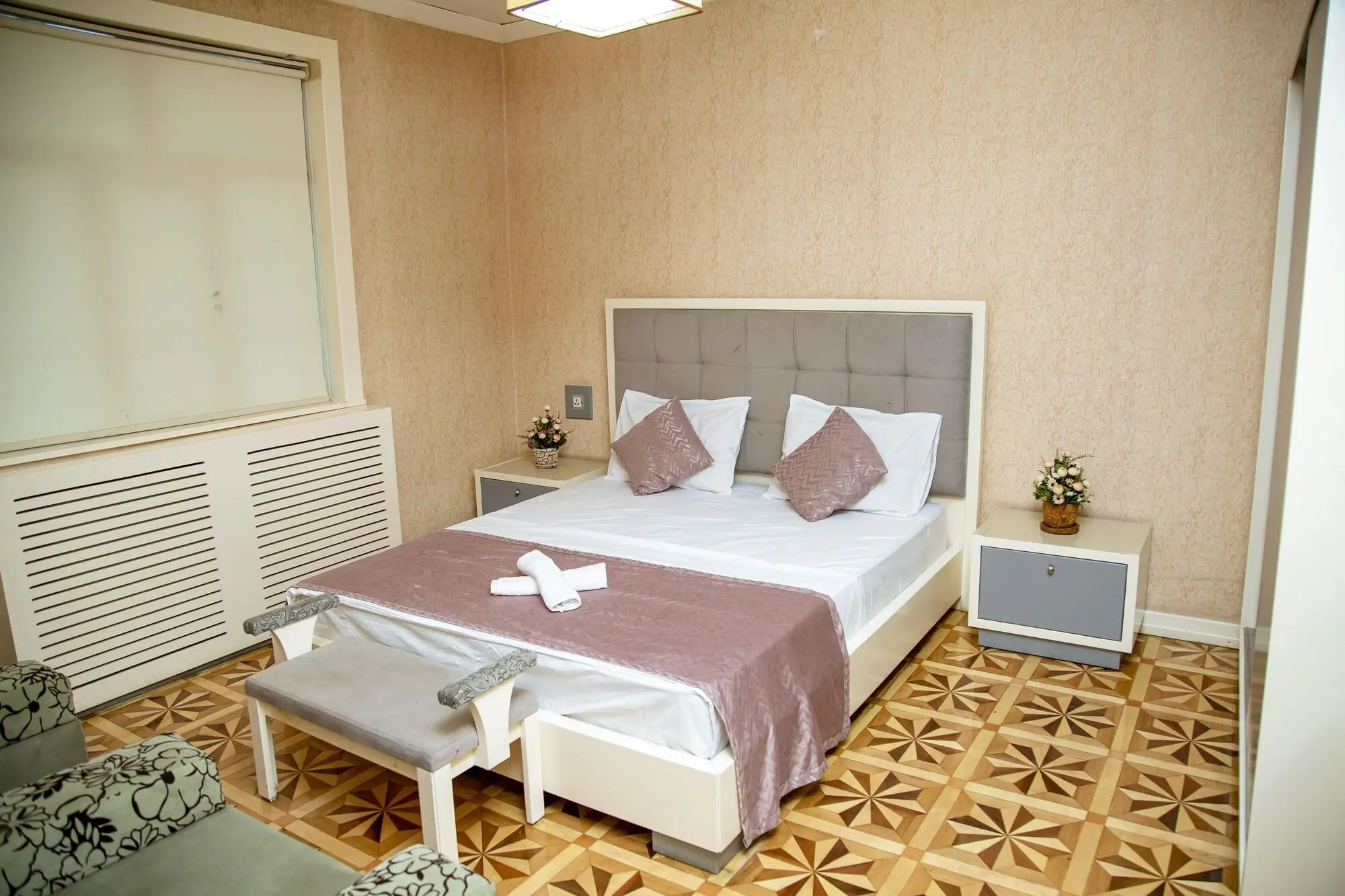 Smith Hotel, Room
