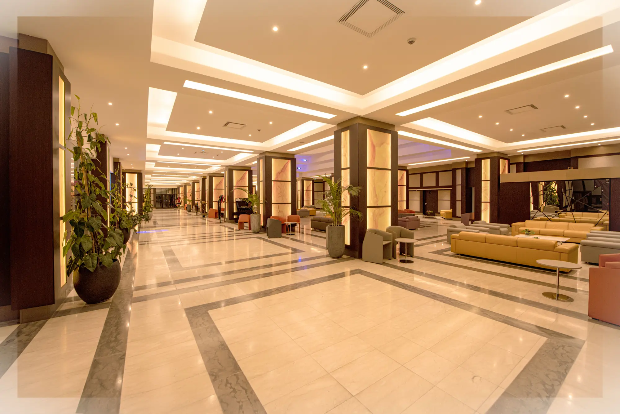 Krystal Palace Douala, Lobby