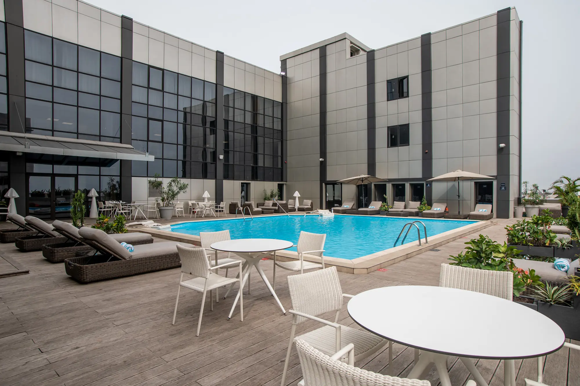 Krystal Palace Douala, Pool