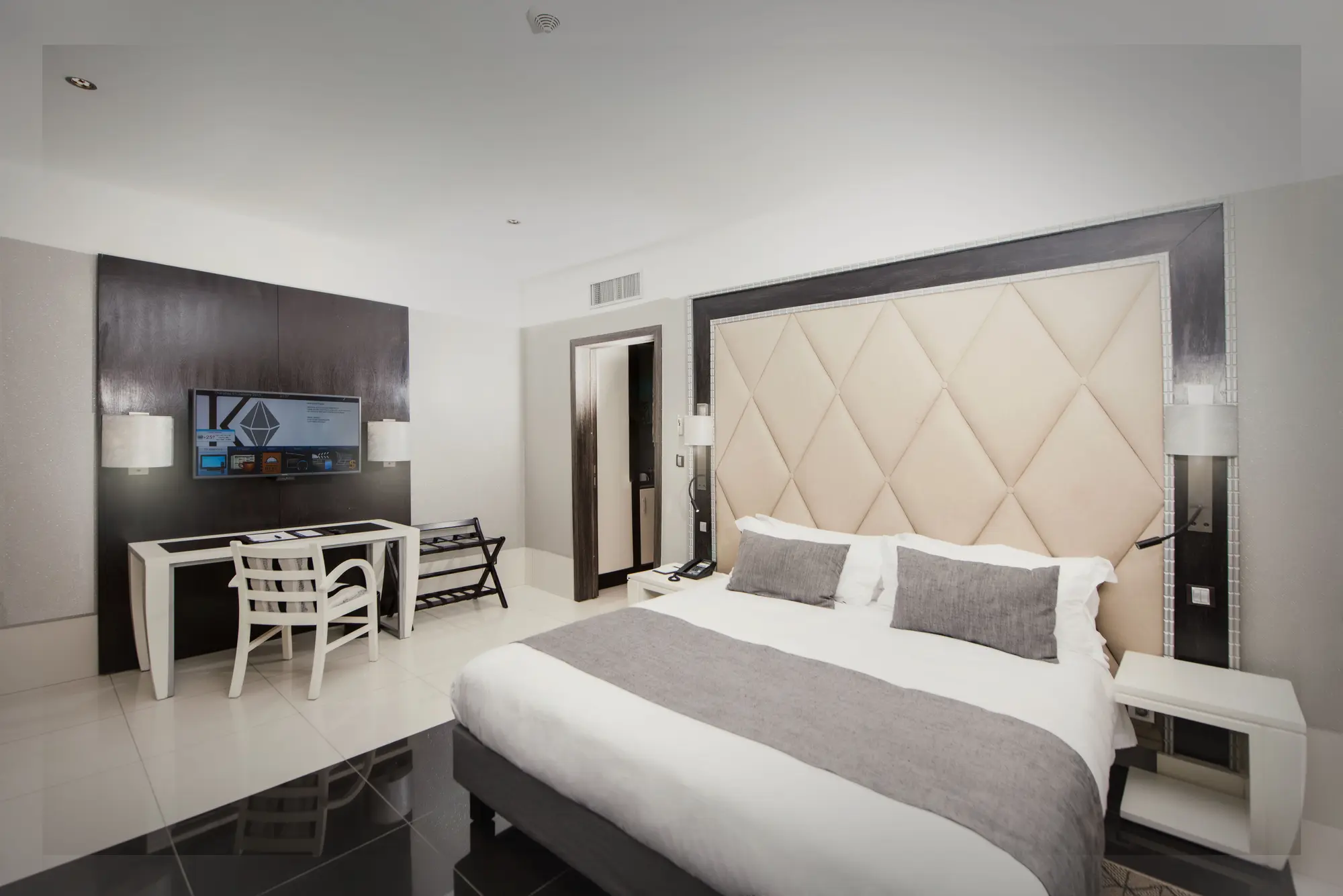 Krystal Palace Douala, Room