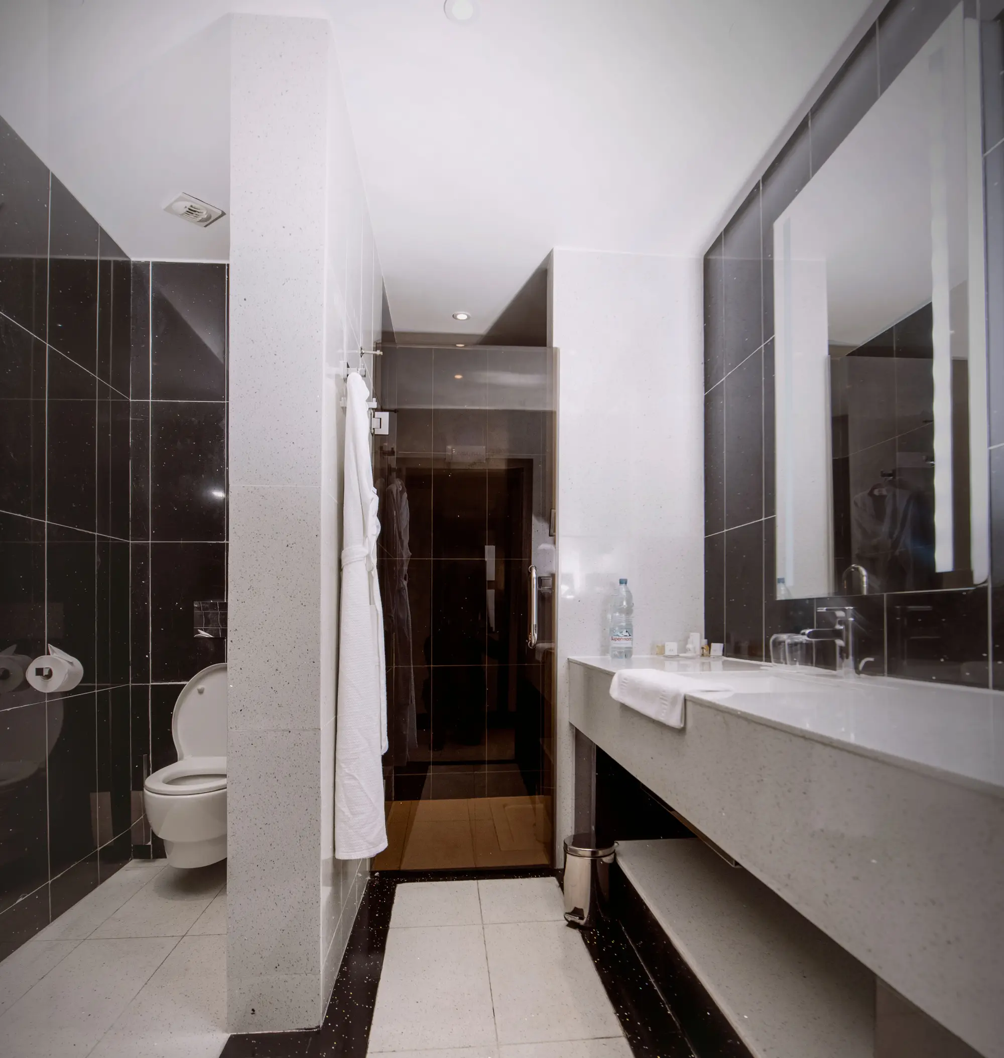 Krystal Palace Douala, Room