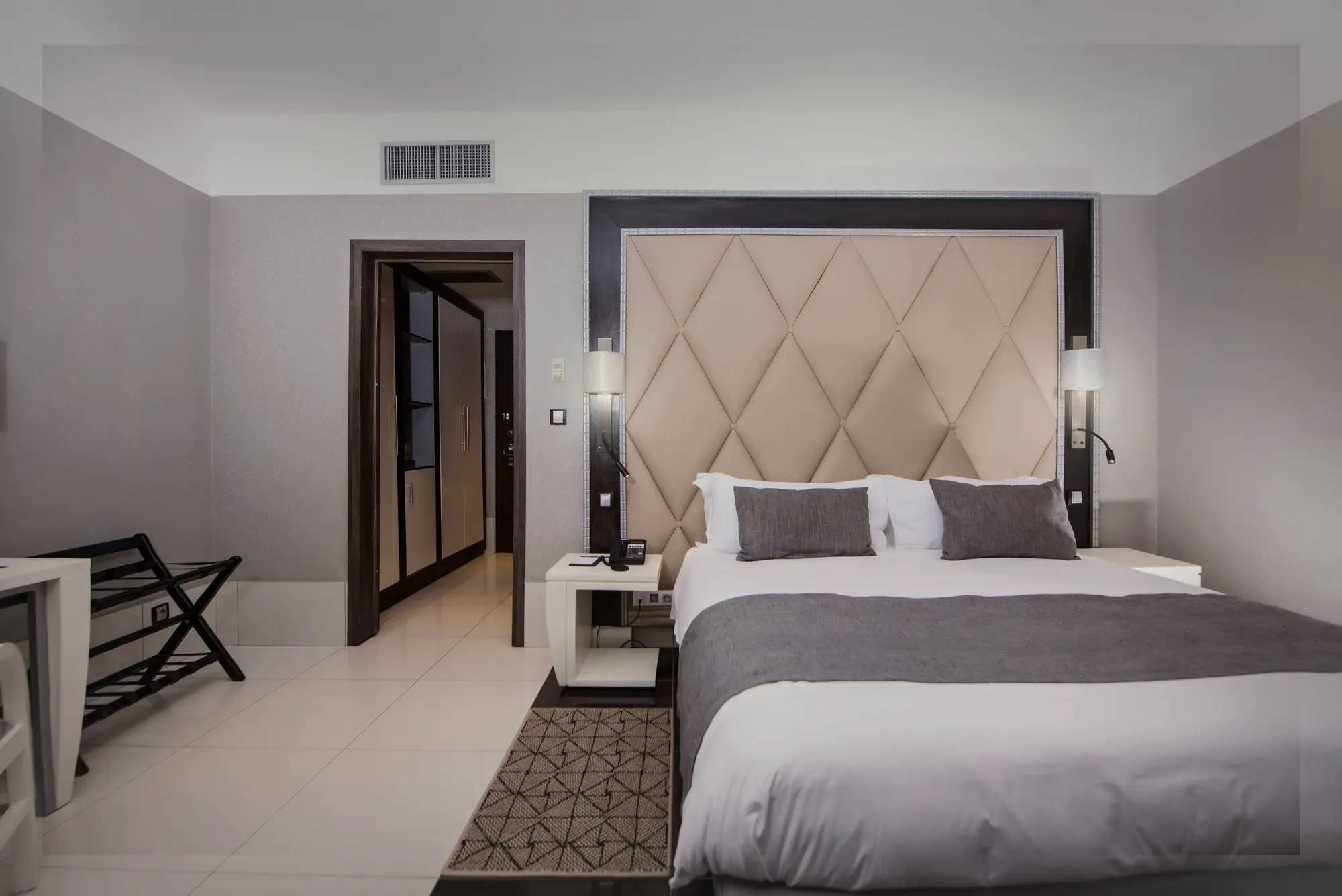Krystal Palace Douala, Room