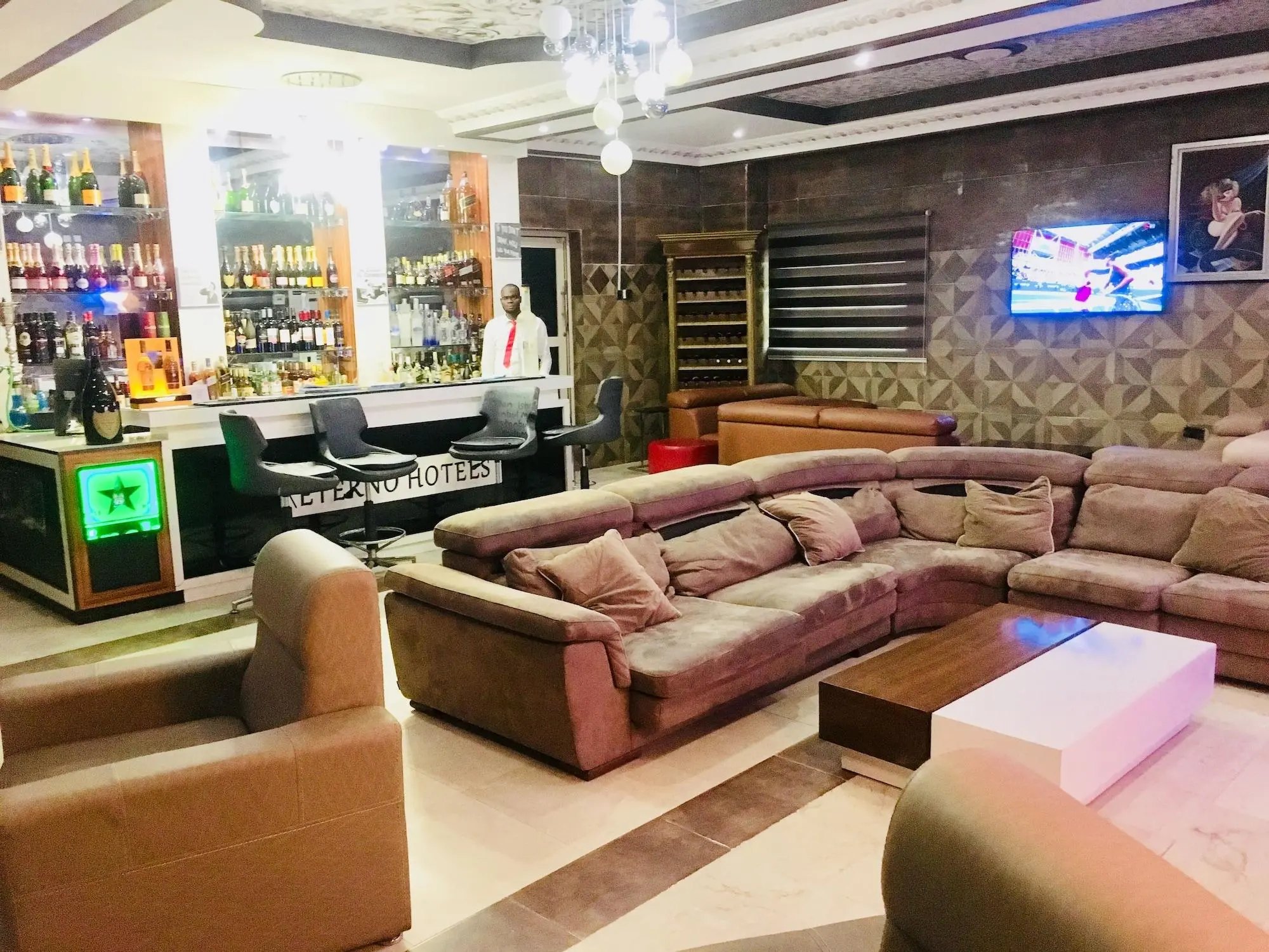 Eterno Hotels Limited, Bar