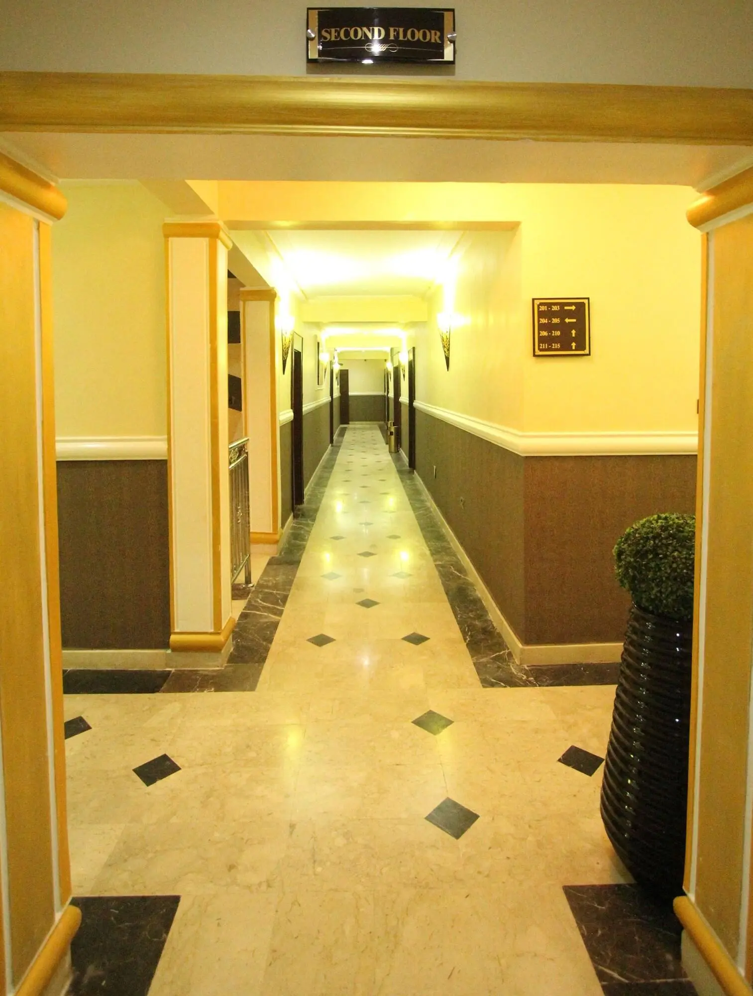 Eterno Hotels Limited, Lobby
