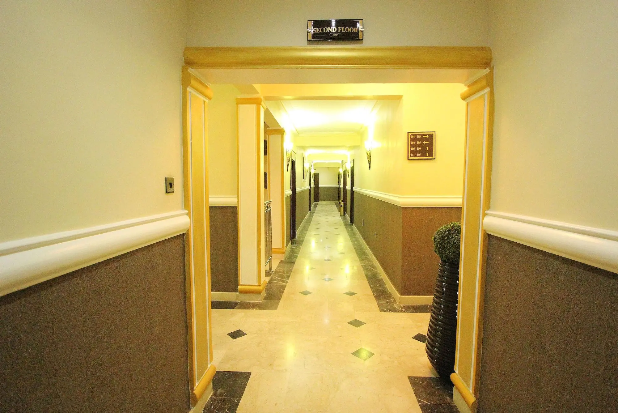 Eterno Hotels Limited, Lobby