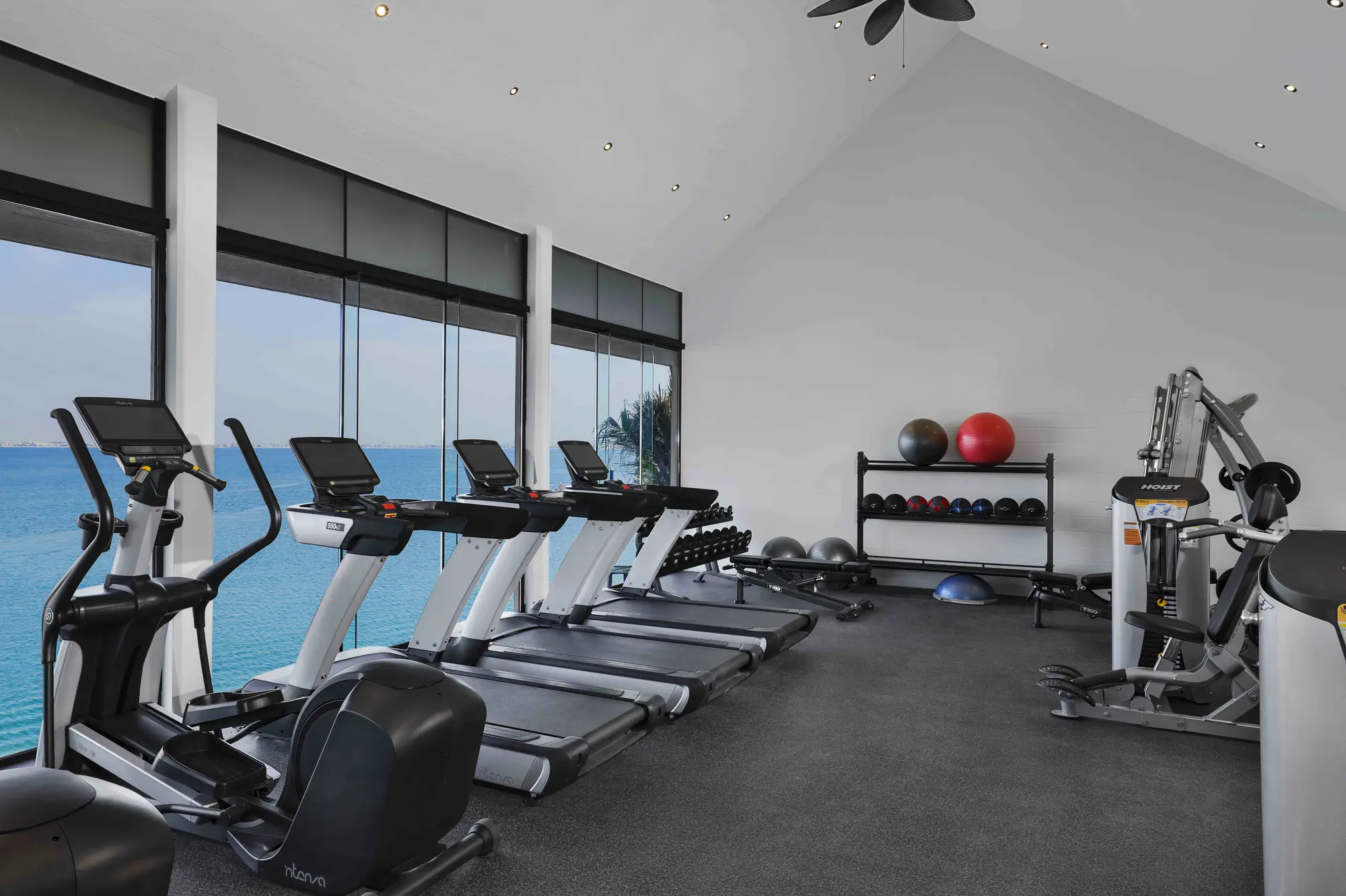 Anantara World Islands Dubai Resort, Sports and Entertainment