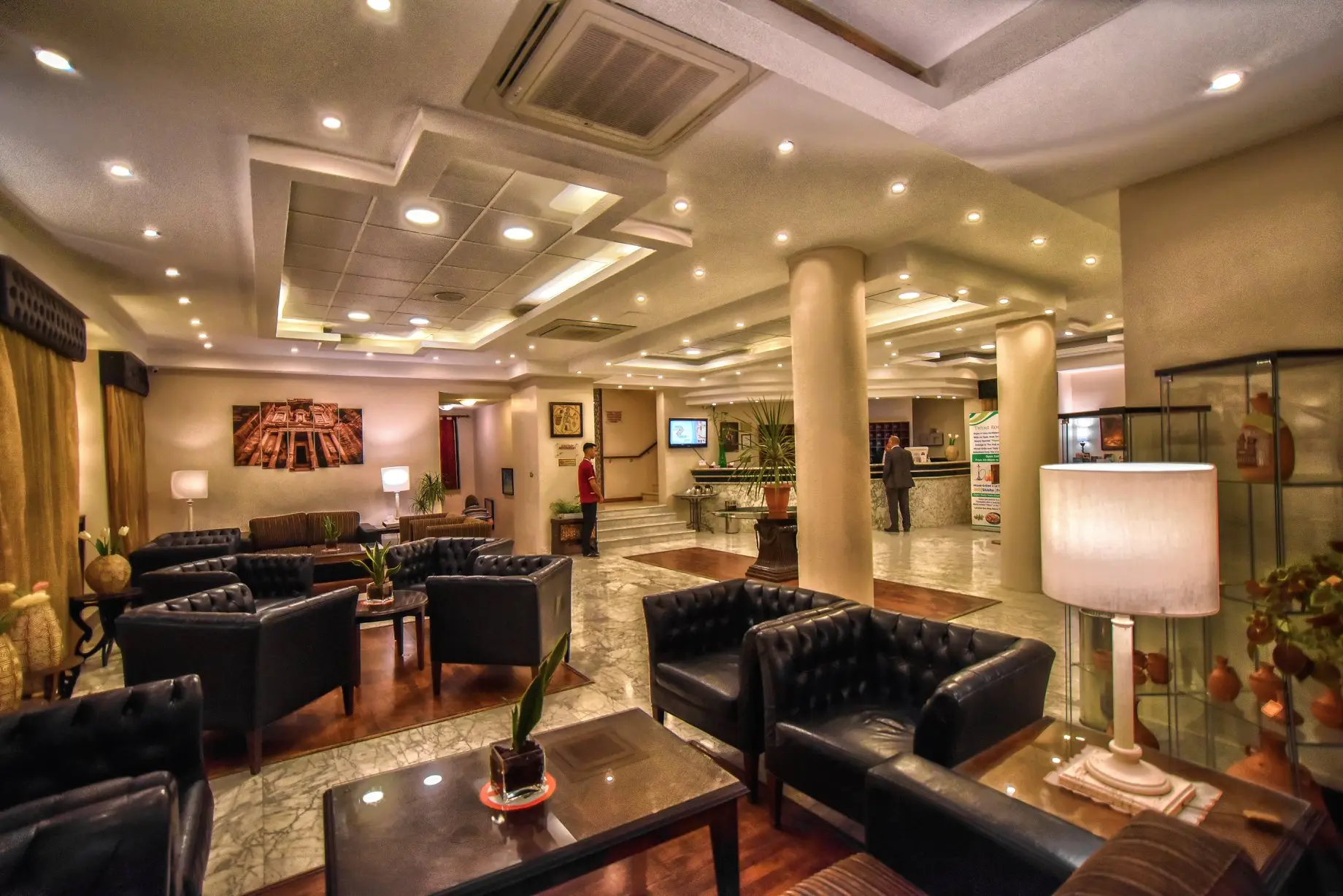 La Maison Hotel, Lobby