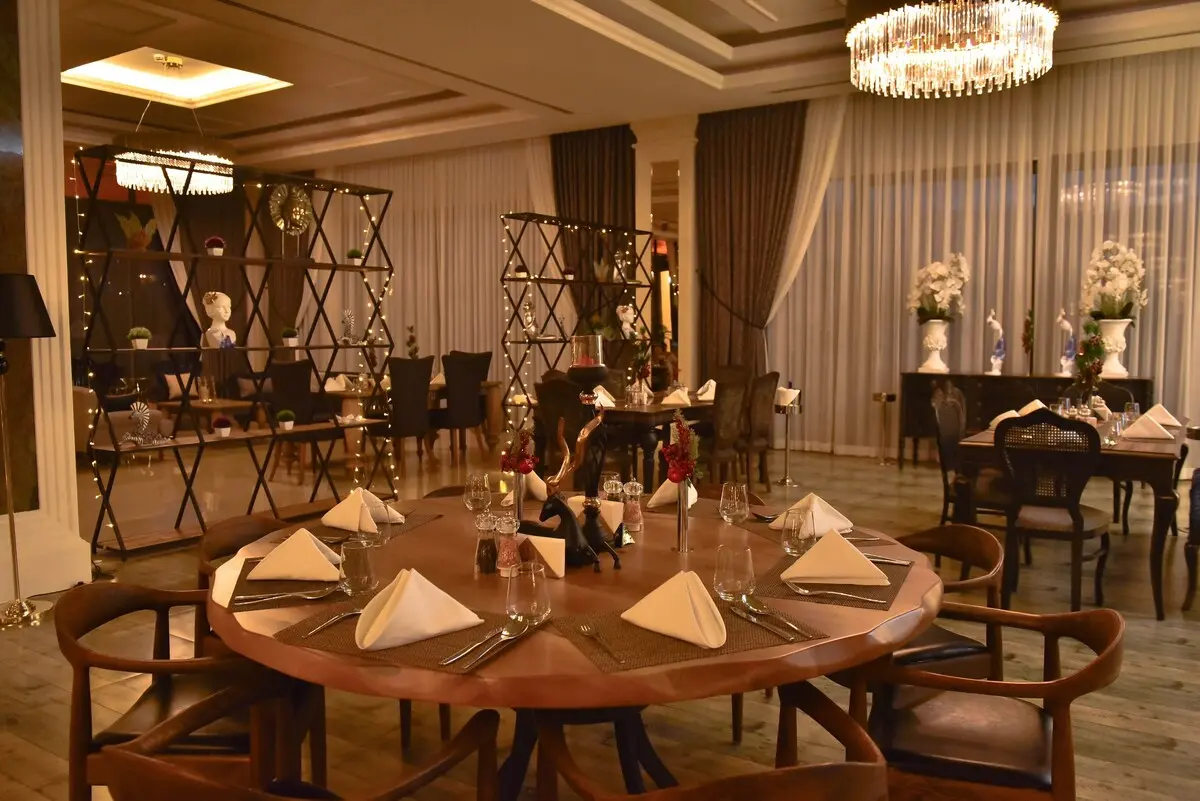 Mc Palace Hotel Spa & Convention, Restaurant
