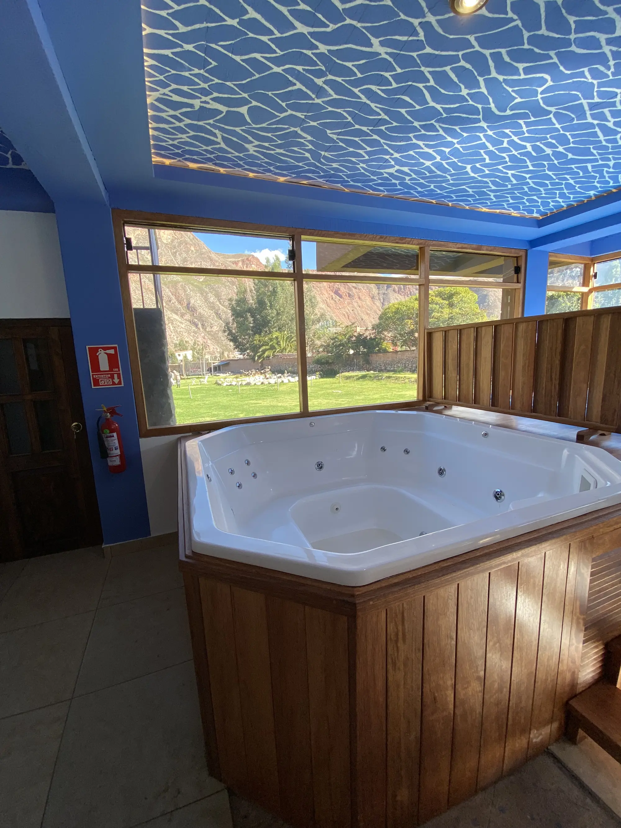 Boutique Lizzy Wasi Hotel, Sports and Entertainment