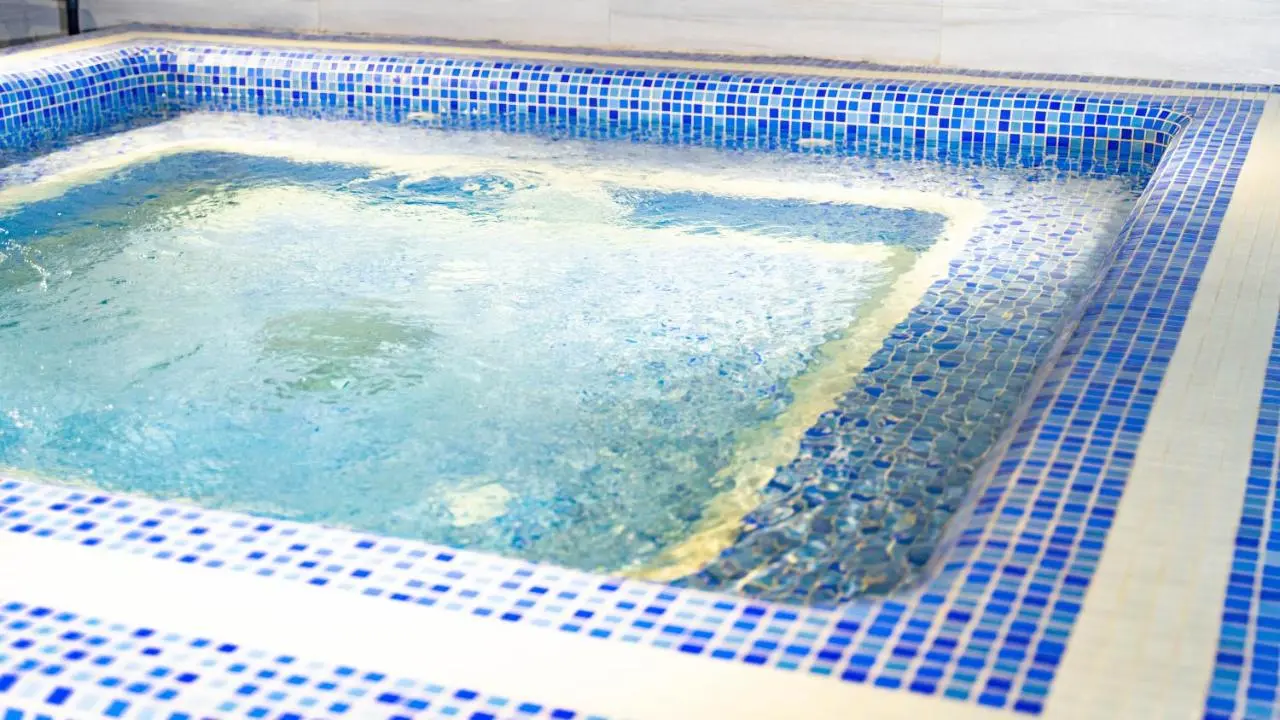 Reikartz Bahor Bukhara, Pool