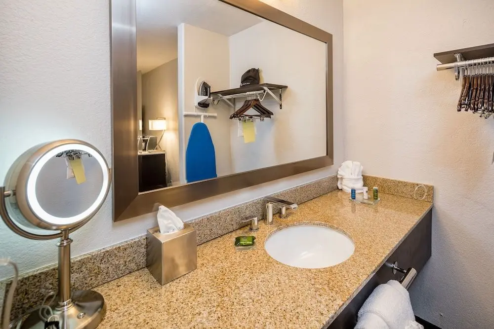 RADISSON HOTEL OAKLAND AIRPORT, 