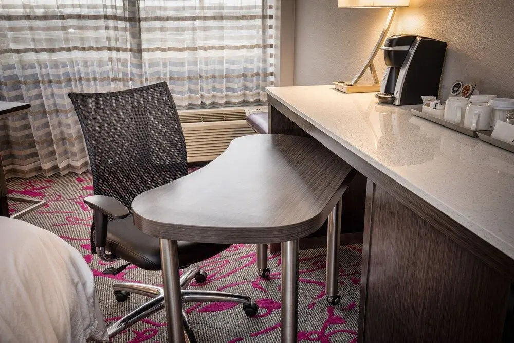 RADISSON HOTEL OAKLAND AIRPORT, 