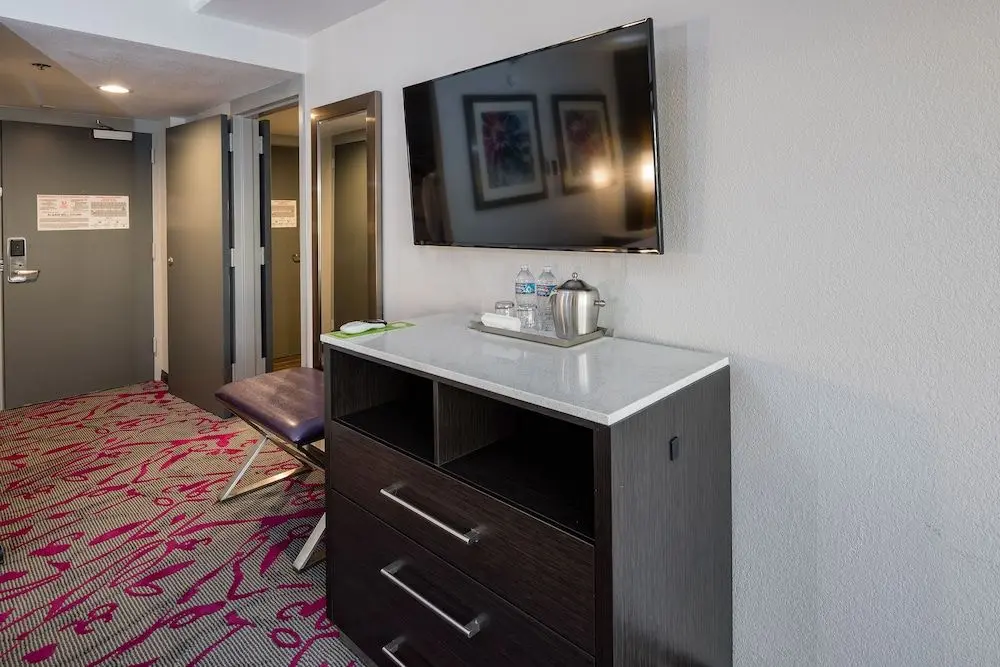 RADISSON HOTEL OAKLAND AIRPORT, 