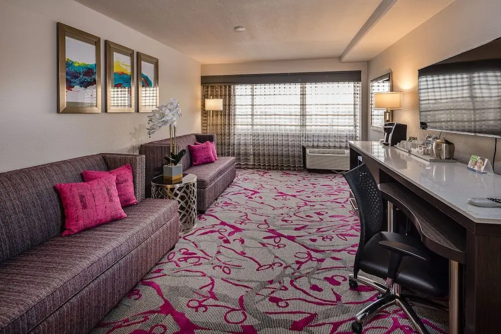 RADISSON HOTEL OAKLAND AIRPORT, 