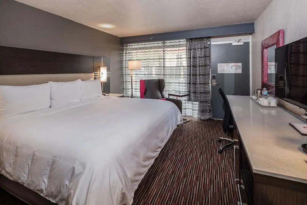 RADISSON HOTEL OAKLAND AIRPORT, 