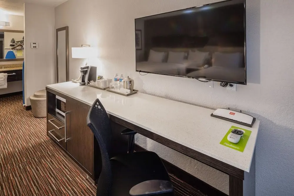 RADISSON HOTEL OAKLAND AIRPORT, 