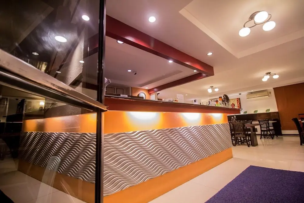 THE RED PALM SUITES AND RESTAURANT, 