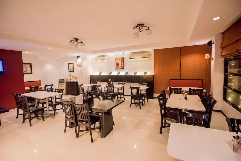 THE RED PALM SUITES AND RESTAURANT, 