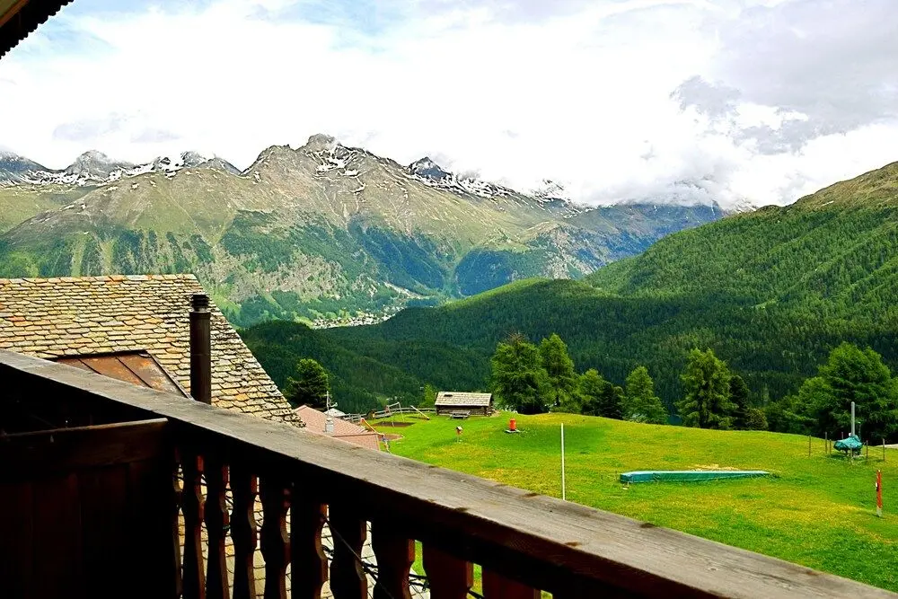 HOTEL SALASTRAINS, 