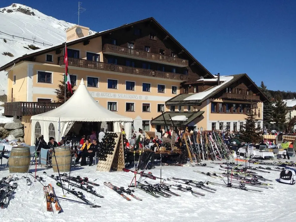 HOTEL SALASTRAINS, 