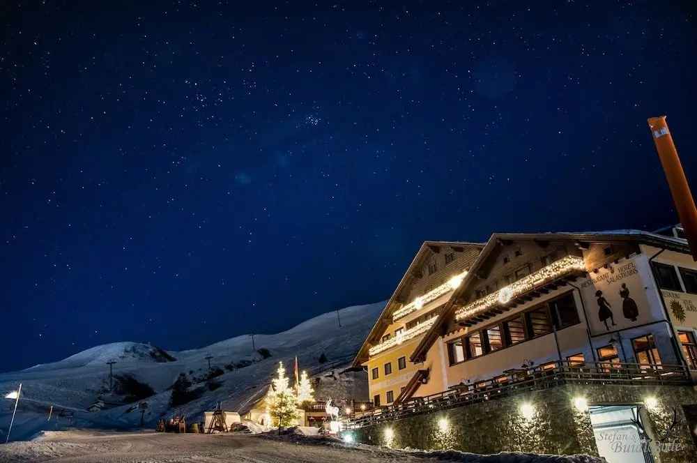 HOTEL SALASTRAINS, 