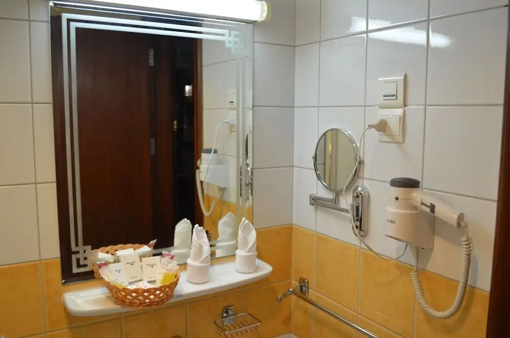 ROTANA AL MESK HOTEL, 