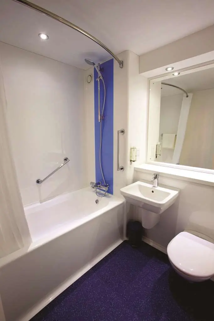 TRAVELODGE BATH WATERSIDE, 