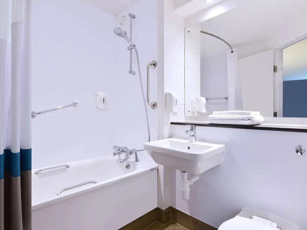 TRAVELODGE BATH WATERSIDE, 