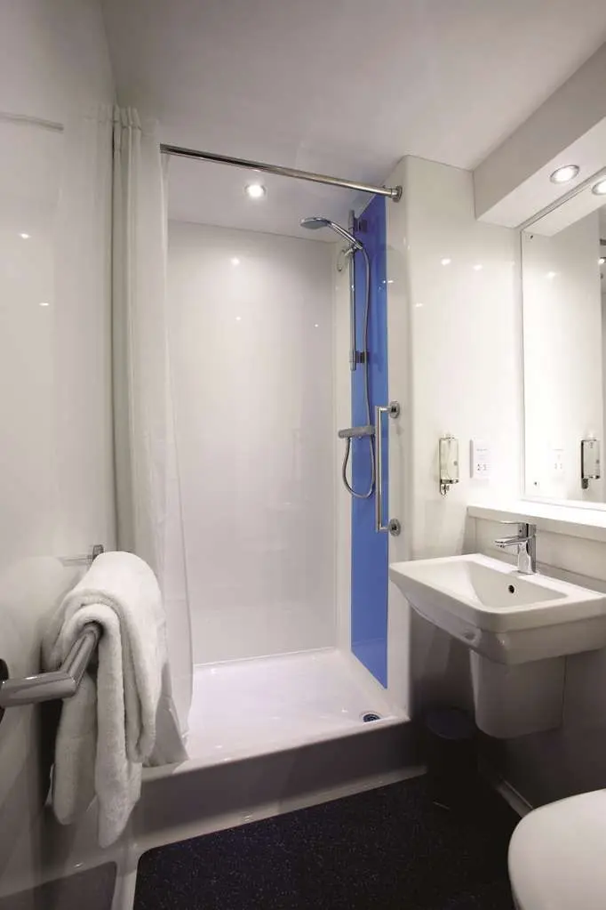 TRAVELODGE BATH WATERSIDE, 