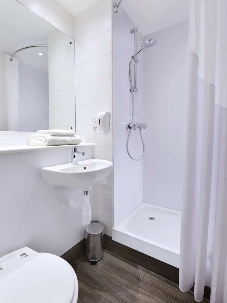 TRAVELODGE BATH WATERSIDE, 