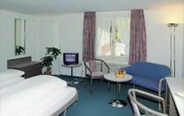 HOTEL ACTIV KRONEN, 