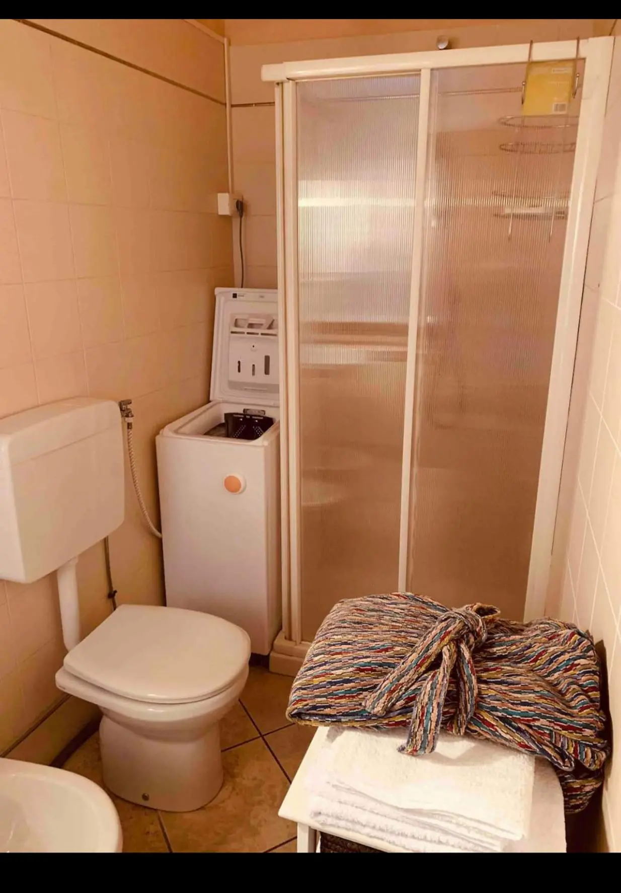 Maura's b\u0026b - Kalemi Travel | Vuelos Baratos, Hoteles, Paquetes de Viaje \u0026  Tours Guiados en Todo el Mundo | Agencia de Viajes en Tirana Albania, image size:1234x1774