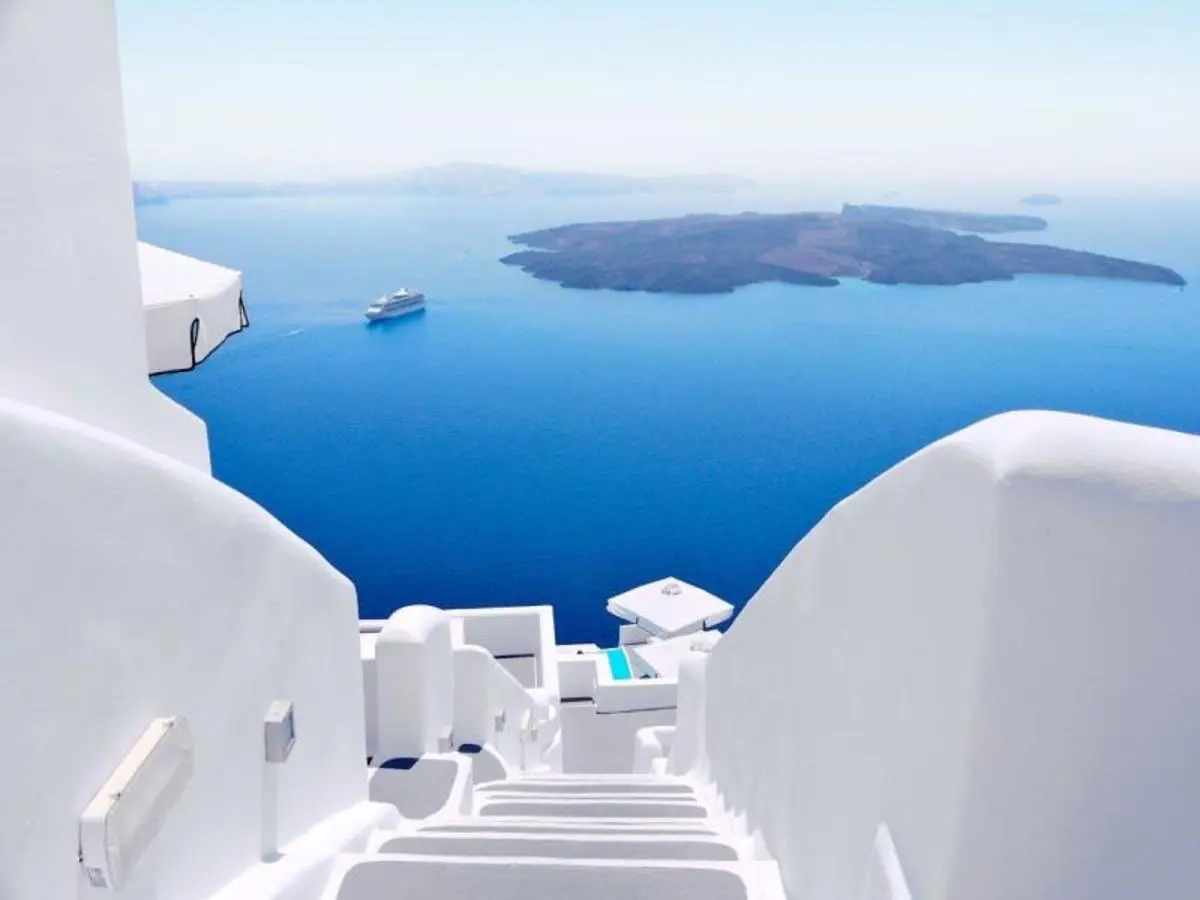 Exploring Greece with Athens, Delphi, Meteora, Mykonos and Santorini