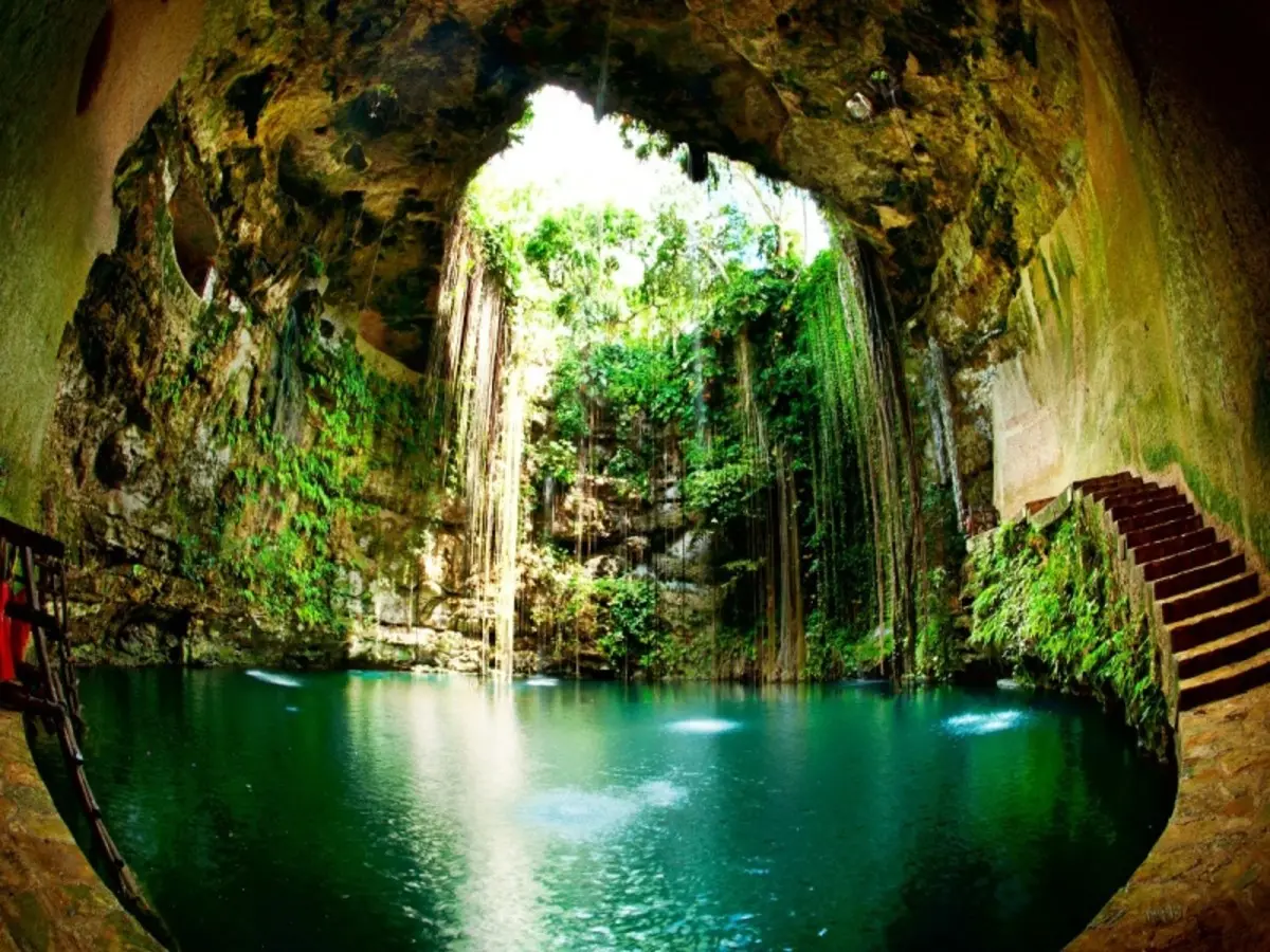 Mini Wonders of the Maya with the Maya Train