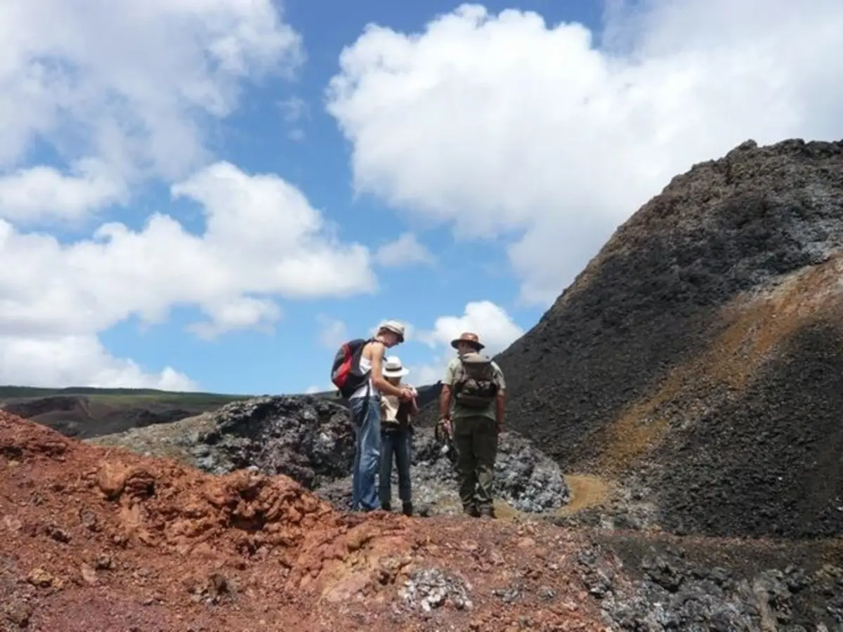 6-Day Galápagos Escape: Volcano Trails & Wildlife Encounters