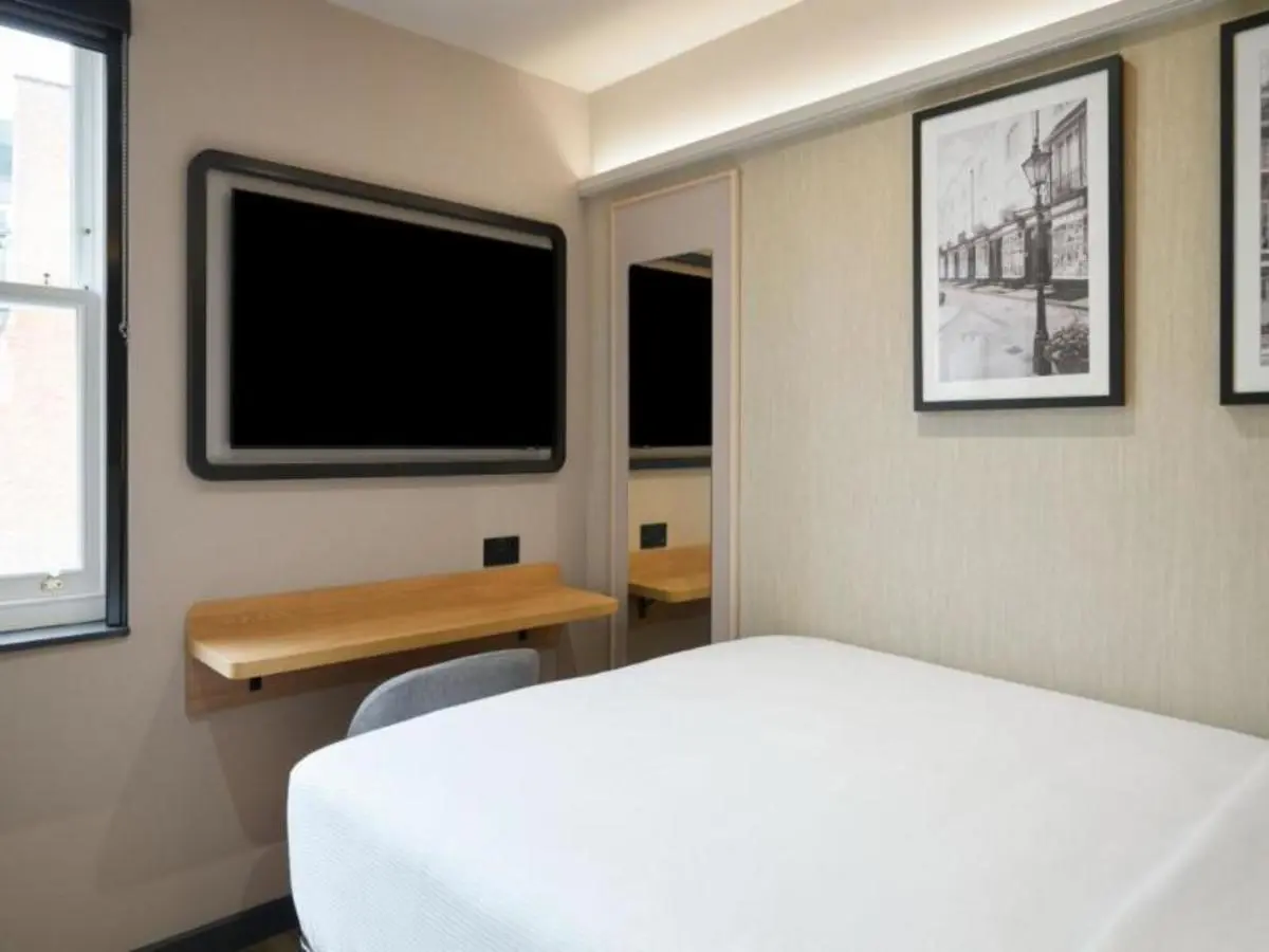 ABBA Break in London: 2 Nights with Dancefloor Experience Included (ENABFPF2N)