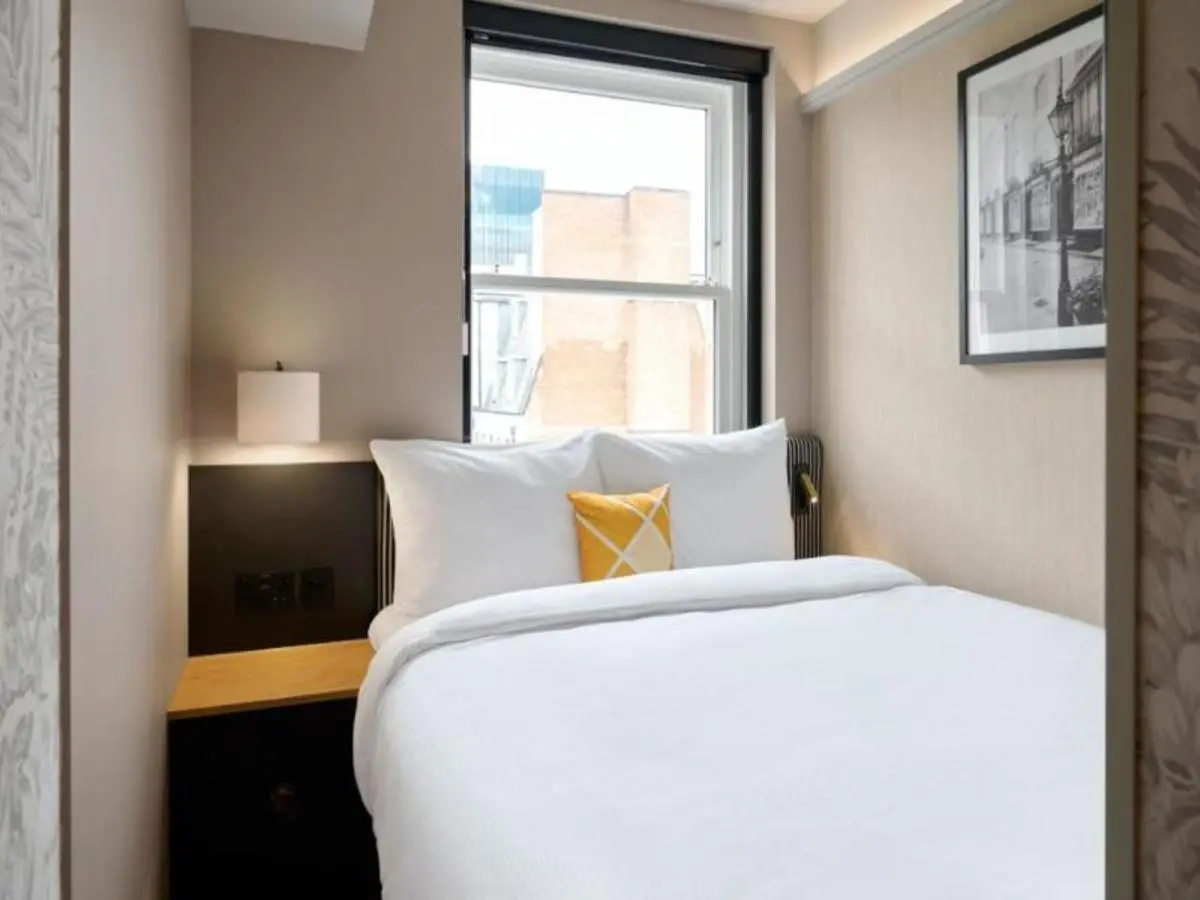 ABBA Break in London: 2 Nights with Dancefloor Experience Included (ENABFPF2N)