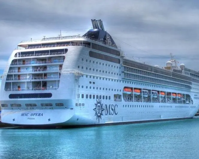  MSC Opera de MSC cruises Emiratos Árabes Unidos/ saliendo el 21 de Noviembre de 2021