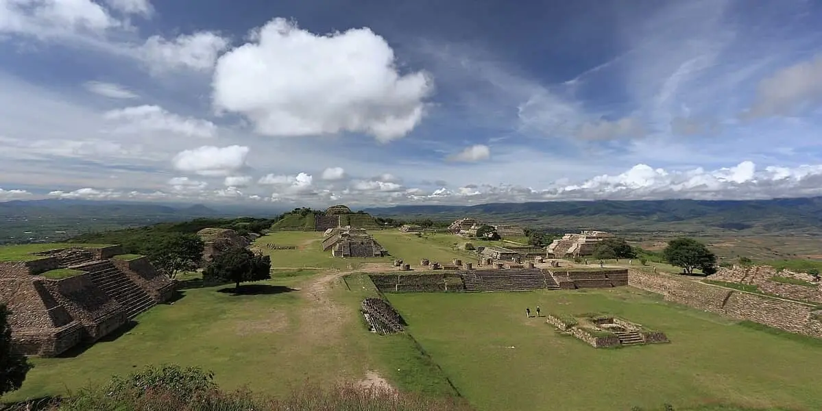 DÍA 04     (VIERNES)      OAXACA (MONTE ALBÁN + VISITA DE CIUDAD)
