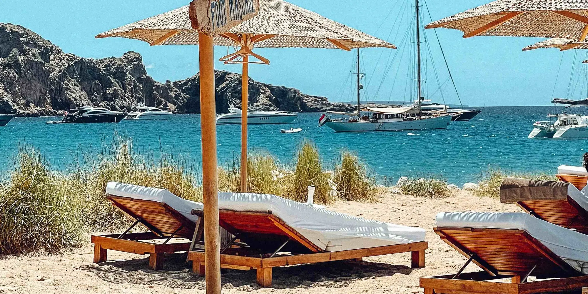DIA 1: CHEGADA A IBIZA – BOAS-VINDAS E PRIMEIRAS LIGAÇÕES