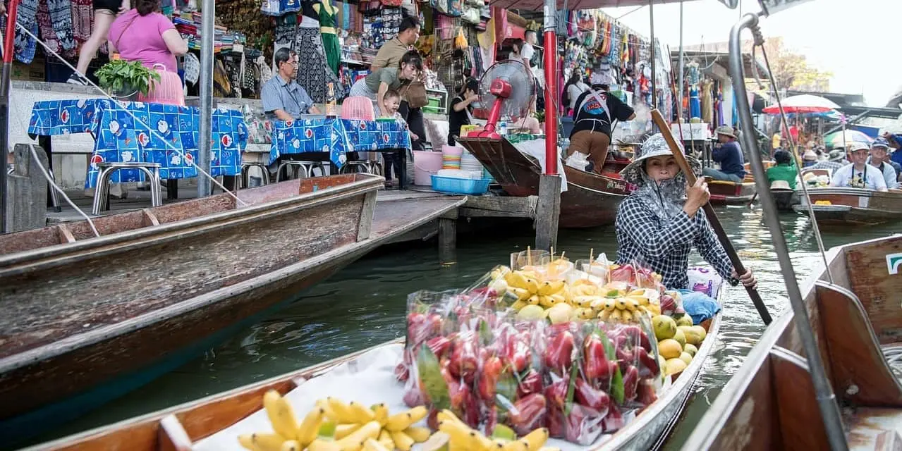 Giorno 2 giovedì: BANGKOK - MERCATO GALLEGGIANTE E PALAZZO REALE