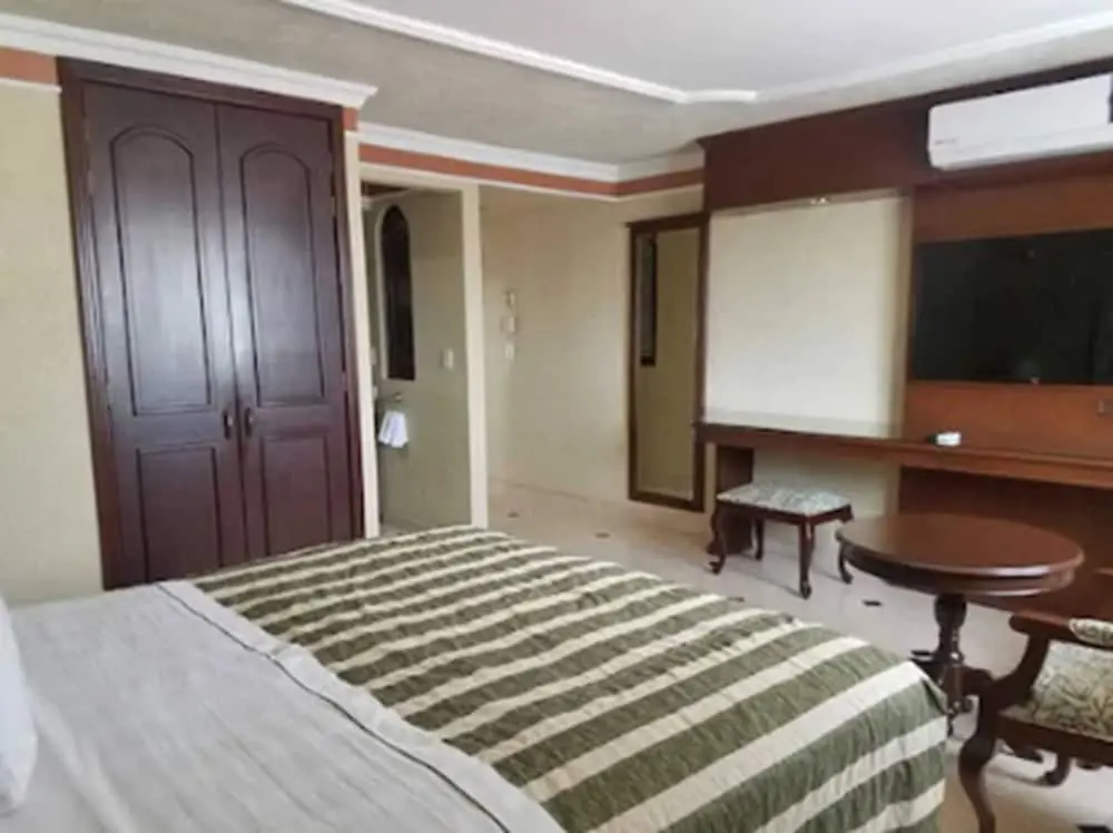 *Hotel Casino Plaza, Room