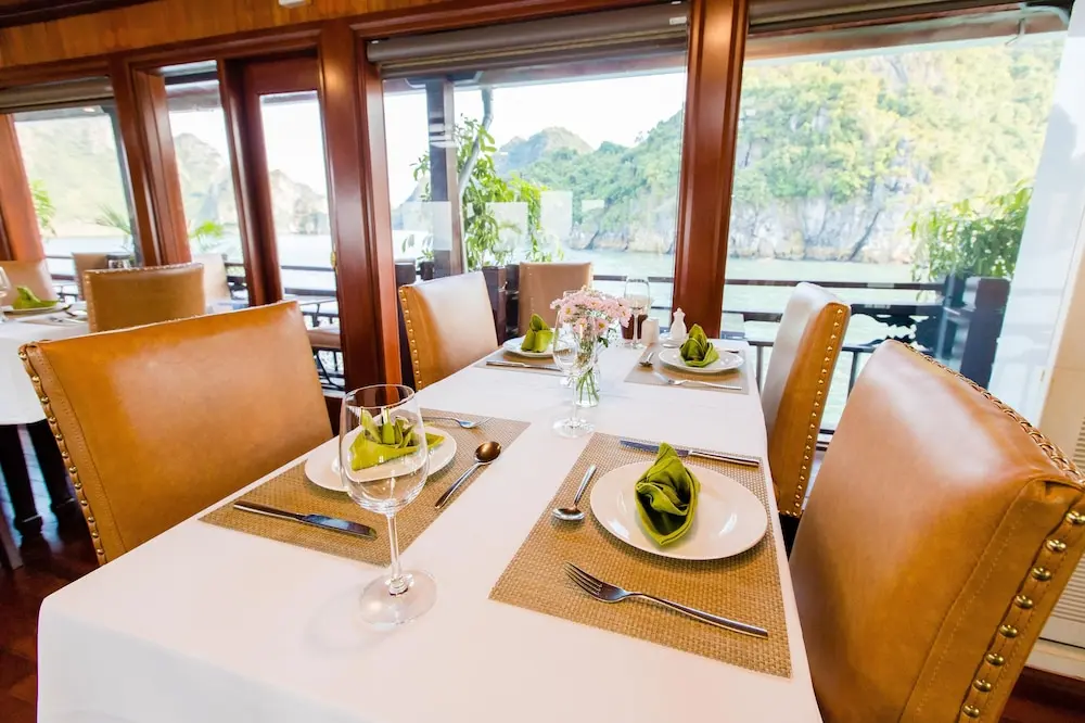 Victory Cruise 4*, Restaurant