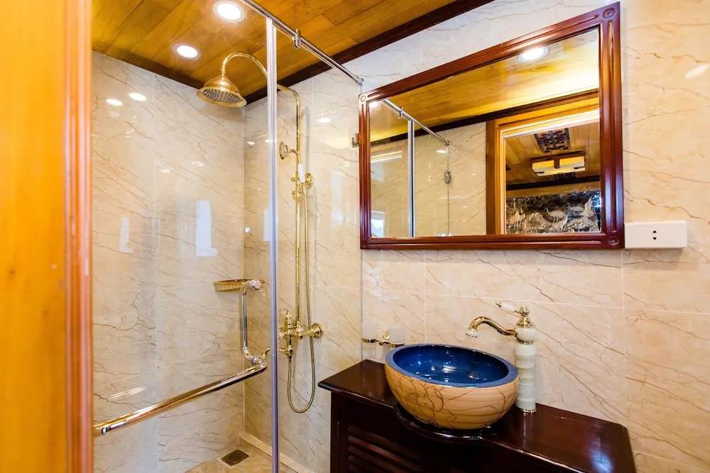 Victory Cruise 4*, Bathroom