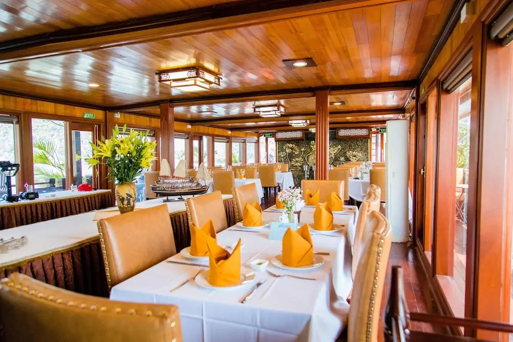 Victory Cruise 4*, Restaurant