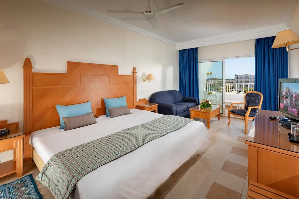 Marco Polo, Room