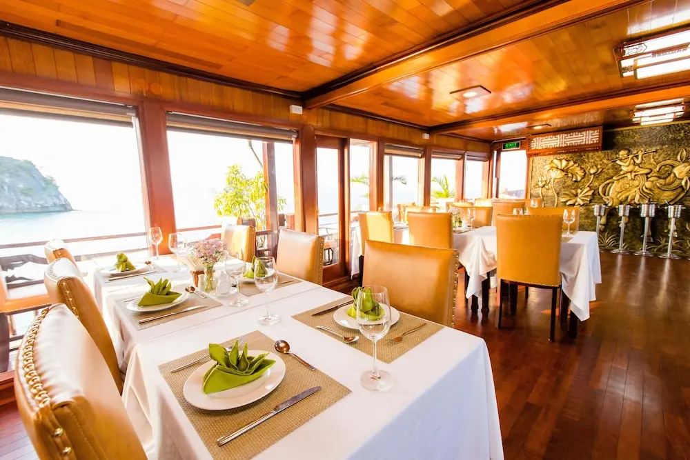 Victory Cruise 4*, Restaurant